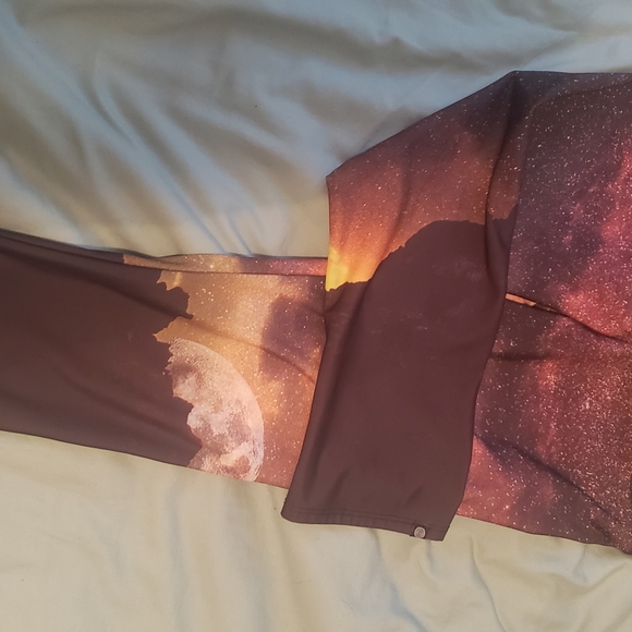 Onzie Starry Full Moon Scenic Print Leggings - Picture 4 of 4